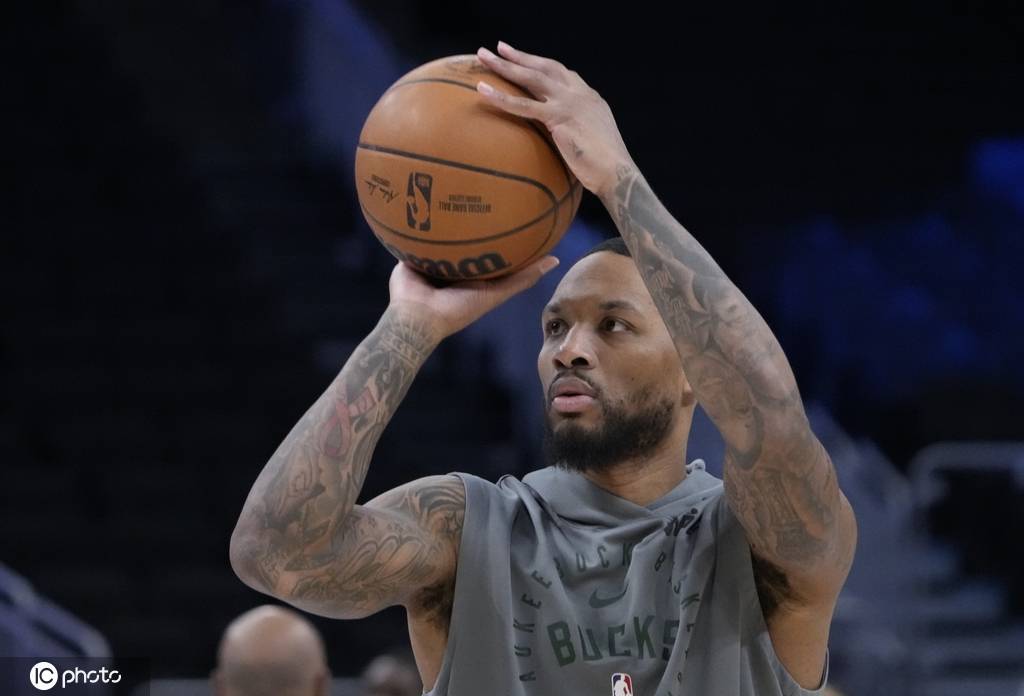 利拉德已脱掉保护靴 进行轻度投篮和跑动训练