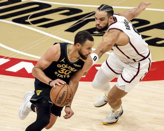 欧冠淘汰赛抽签揭晓,豪门对决引期待 欧冠淘汰赛抽签揭晓,豪门对决引期待