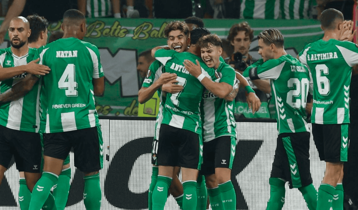 安东尼神了:第85分钟绝平,传射建功,率队逼平英超劲旅 安东尼神了:第85分钟绝平,传射建功,率队逼平英超劲旅