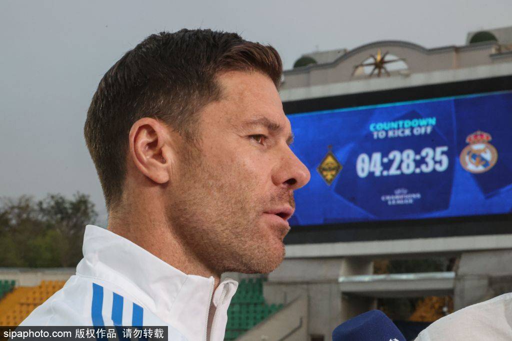 皇马多面手巴尔韦德:从边后卫到中场的挣扎与蜕变 皇马多面手巴尔韦德:从边后卫到中场的挣扎与蜕变