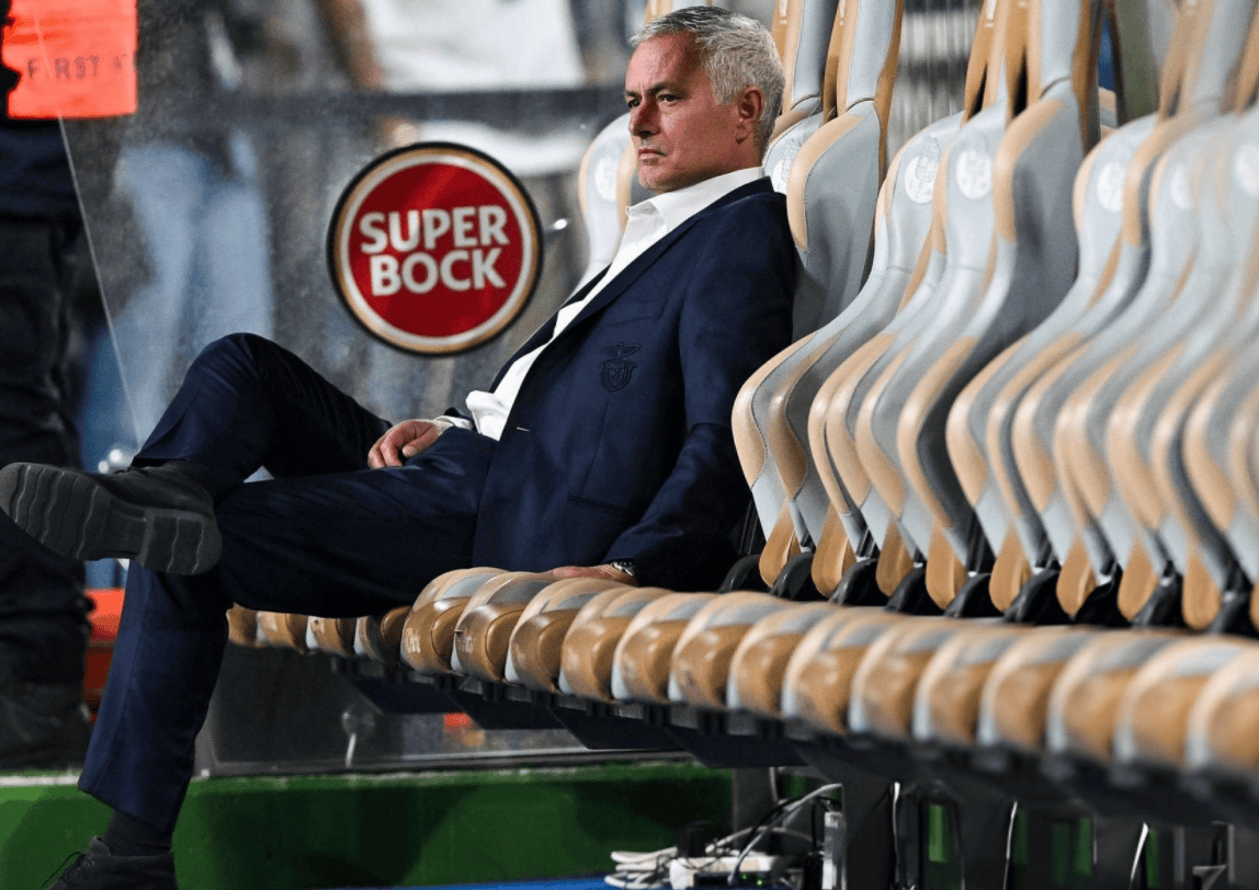 穆里尼奥战术保守,逼平劲敌,终结对手9连胜,18分排名第3 穆里尼奥战术保守,逼平劲敌,终结对手9连胜,18分排名第3