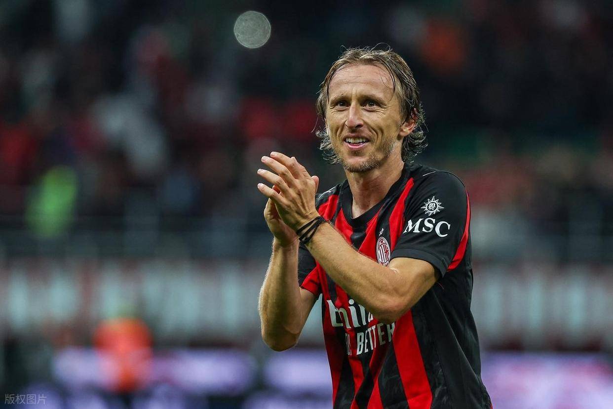 一张合照封神!德布劳内相拥莫德里奇:15次交锋之外的足球浪漫 一张合照封神!德布劳内相拥莫德里奇:15次交锋之外的足球浪漫