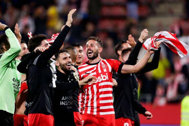 西甲争冠焦点!巴萨主场碾压赫罗纳?保级队难破 “诺坎普魔咒” 西甲争冠焦点!巴萨主场碾压赫罗纳?保级队难破 “诺坎普魔咒”