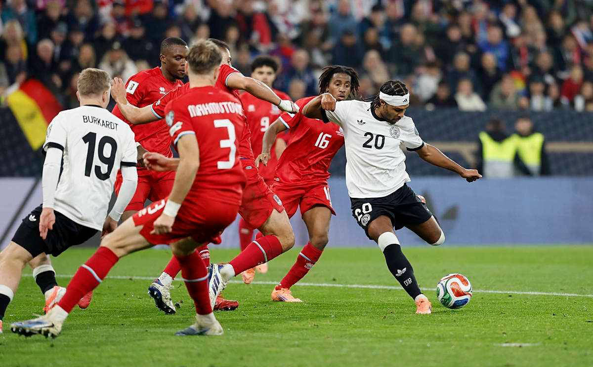 弗赖堡均衡阵容备受瞩目,法兰克福防线存隐忧 弗赖堡均衡阵容备受瞩目,法兰克福防线存隐忧