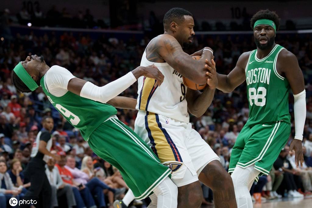 西蒙斯25+6普尔22分 凯尔特人32分大胜鹈鹕结束3连败 西蒙斯25+6普尔22分 凯尔特人32分大胜鹈鹕结束3连败