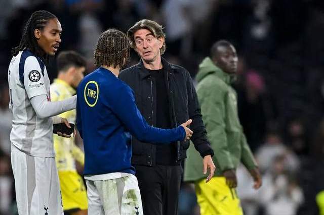 弗兰克：热刺进攻糟糕不能都怪西蒙斯 当然俱乐部多买人就容易成功